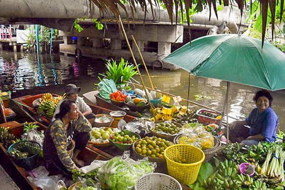 Khlong Lat Mayon mercado flotante en bangkok, tailandia